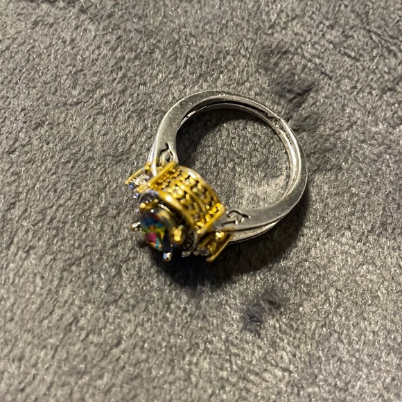 Beautiful Oval Cut sz 8 Tanzanite Ring 2 Tone w/Rhinestones!!! - Picture 8 of 15